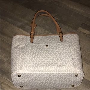 MICHAEL KORS CREAM AND TAN TOTE BAG